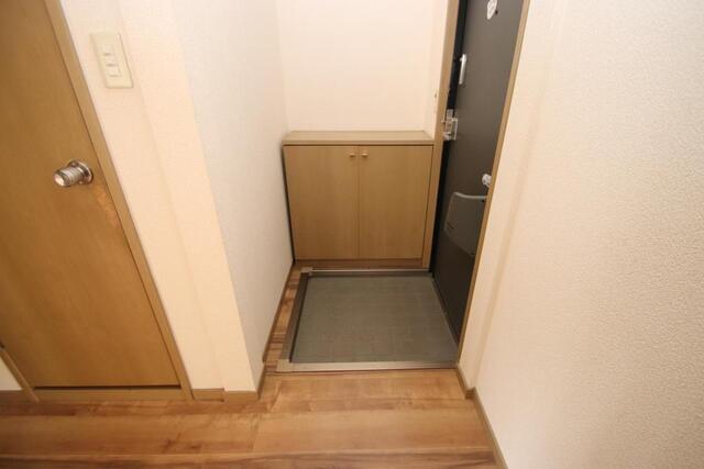 玄関　間取りは反転しております。