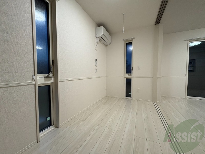 その他部屋・スペース　寝室には窓があるので、朝の目覚めが良さそうです。