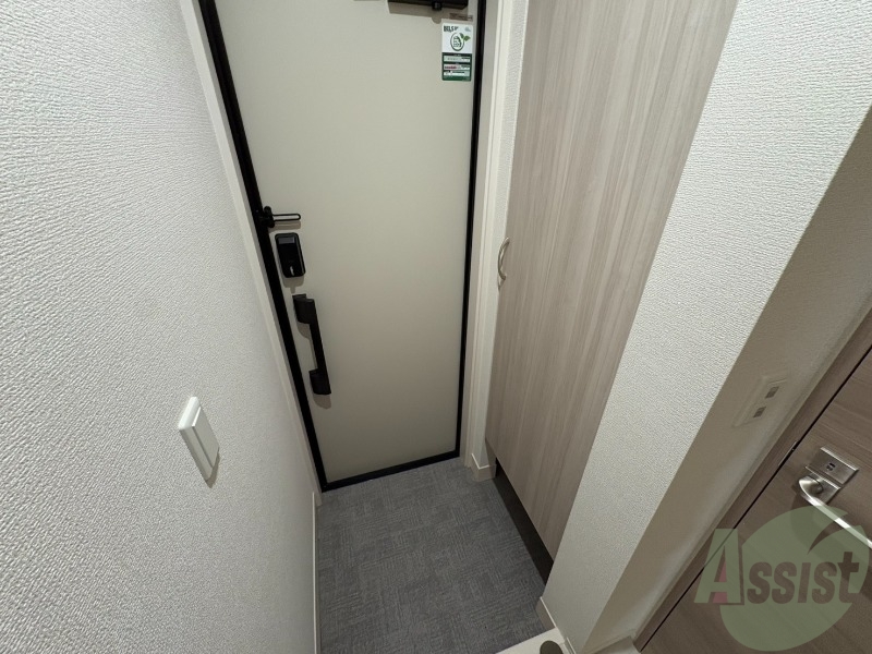 玄関　仕事から帰って迎えてくれるのはスタイリッシュな玄関です。