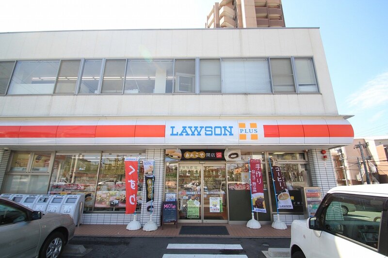 コンビニ　ローソン名東社台店（コンビニ）まで379m