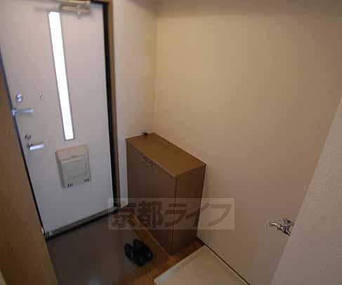 玄関　すっきり仕舞えるシューズボックス付き