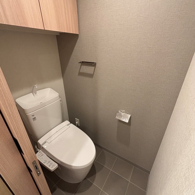 トイレ　※写真は同タイプ住戸です。