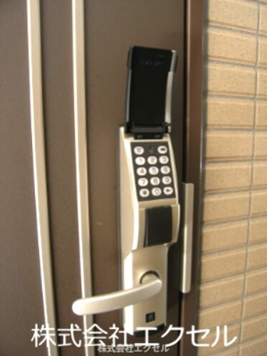 玄関　電子ロックで安心です。