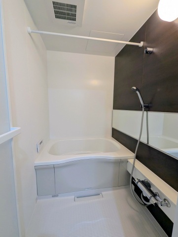 バス・シャワールーム　同ハウスメーカー施工例。追炊きと乾燥機付き