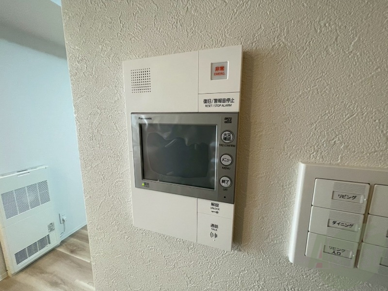セキュリティ　ＴＶモニター付インターホンです。来客者の顔が見えるので安心！