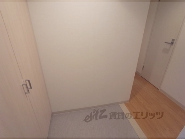玄関　玄関から部屋がみえず、来客時も安心。