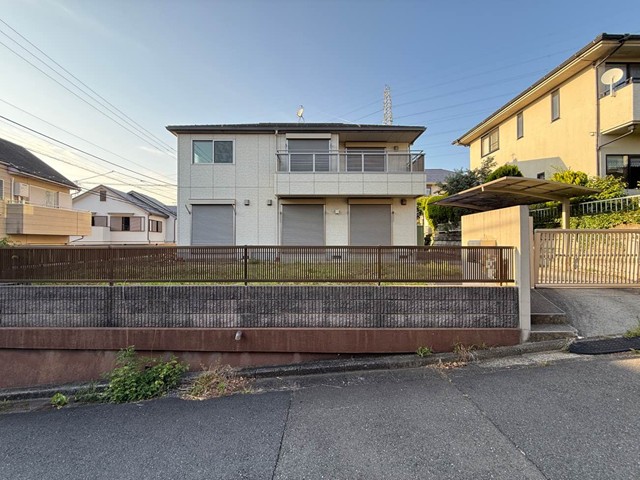 建物外観　ペット＆楽器OK♪専用庭付きの広々とした一戸建てです♪小田急