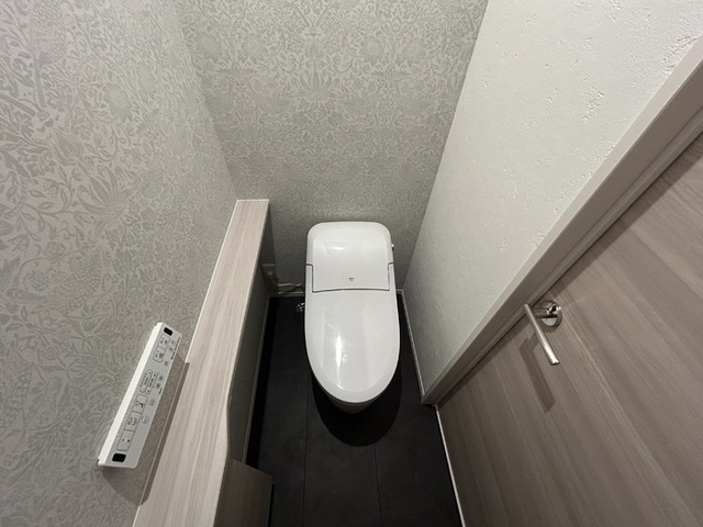 トイレ　温水洗浄暖房便座