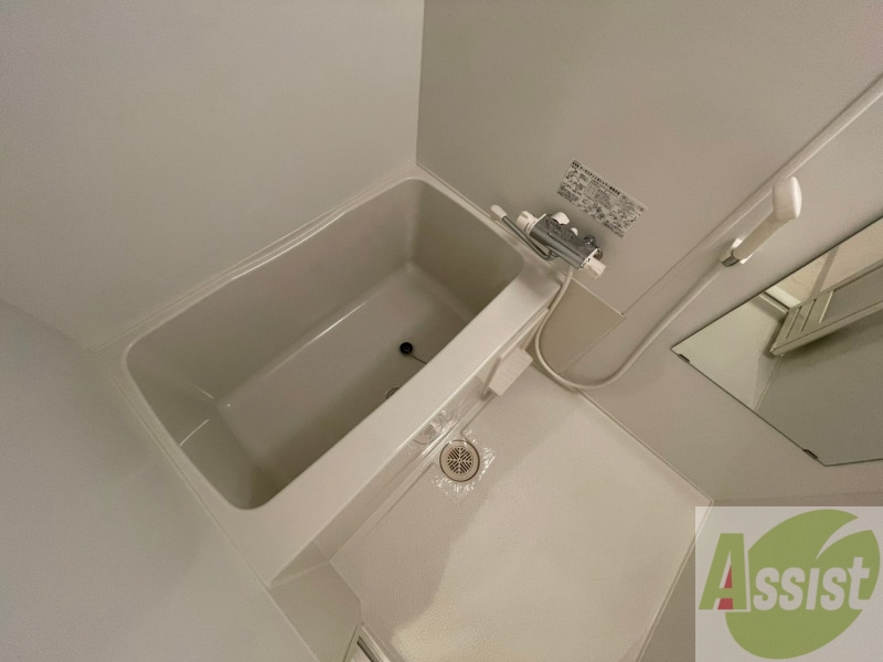 バス・シャワールーム　お風呂になります。一日の疲れを癒してくださいね。