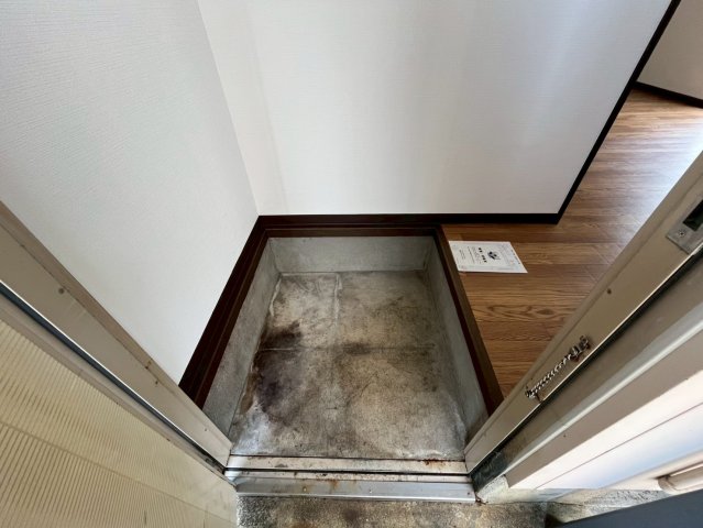 玄関　フォーブル蟹江