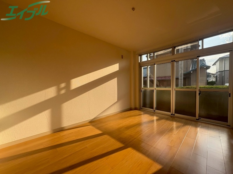 居室・リビング　同型参考写真