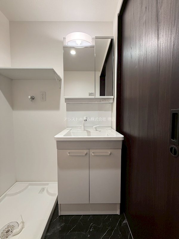 洗面設備　シャワー付き洗面化粧台