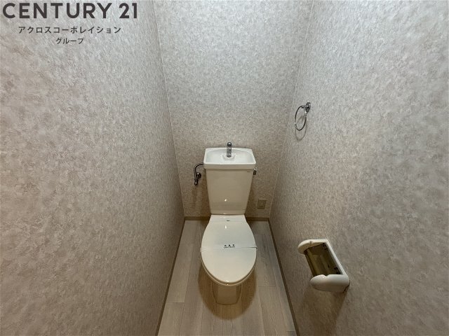 トイレ　落ち着いた色調のトイレです