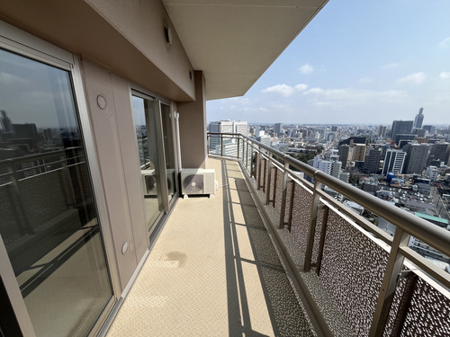 バルコニー　約２８平米のバルコニー