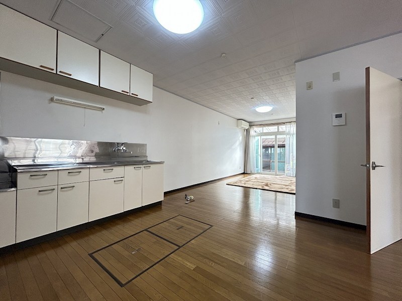 居室・リビング　写真は101号室です（参考）