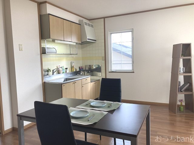 居室・リビング　ダイニングテーブルを置いても良いですね。