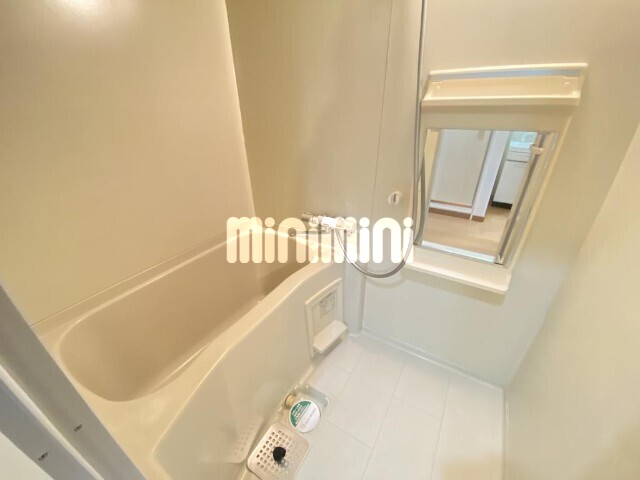 バス・シャワールーム　同物件の別室の写真です。