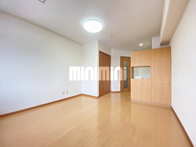 居室・リビング　同物件の別室の写真です。