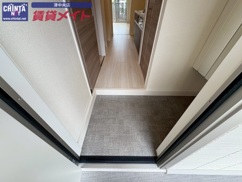 玄関　別部屋同タイプ