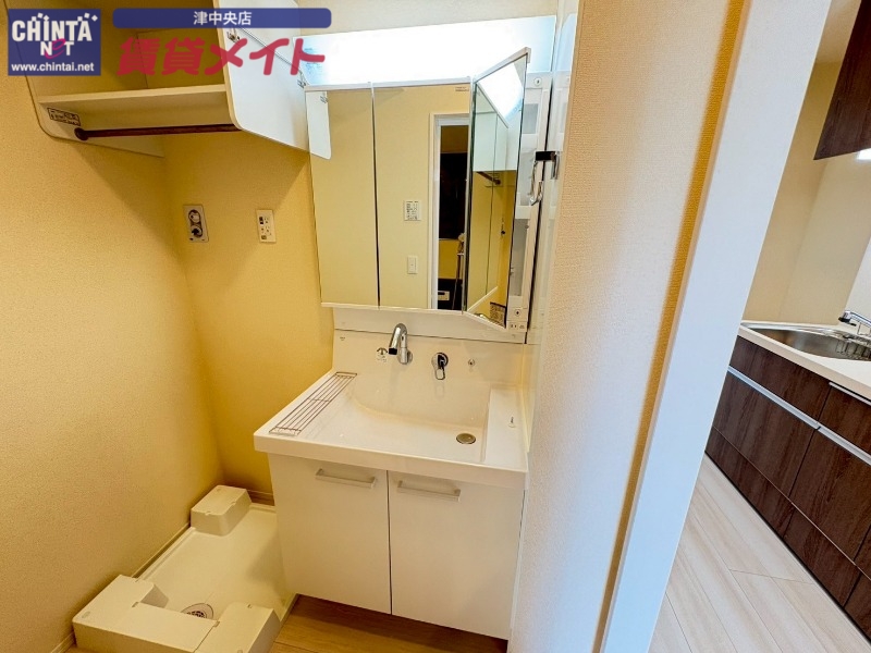 洗面設備　別部屋同タイプ