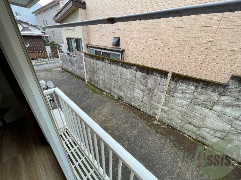 バルコニー　バルコニーはございませんが、洗濯物を干すスペースはありました