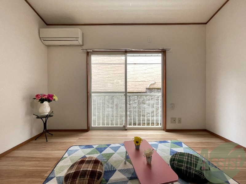 居室・リビング　こちら生活のメインとなる５．５帖の洋室になります。