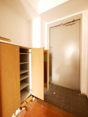 玄関　本駒込Kマンション　反転タイプの部屋写真