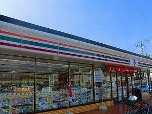 コンビニ　セブンイレブン（コンビニ）まで130m