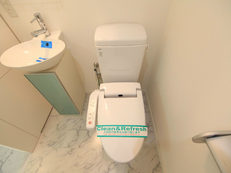 トイレ　温水洗浄暖房便座付トイレ
