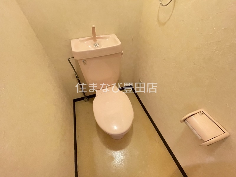 トイレ　改装中　同型別部屋写真