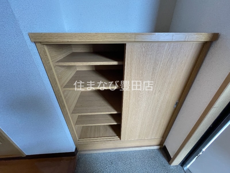 収納　改装中　同型別部屋写真