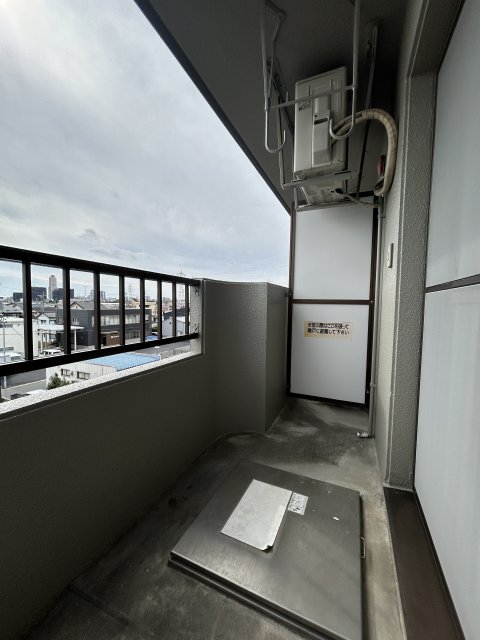 バルコニー　※写真は４０１号室です