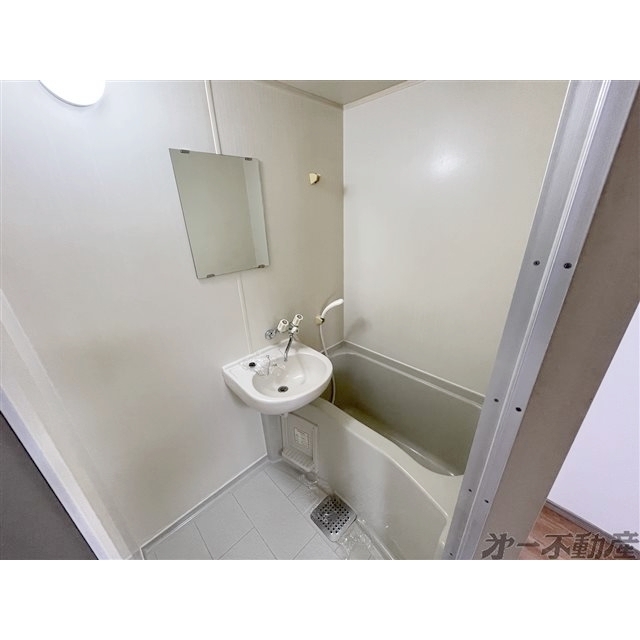 バス・シャワールーム　バスルーム