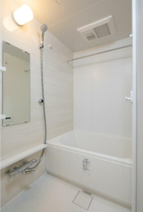 バス・シャワールーム　追い焚き機能、浴室乾燥機付きバス。