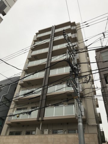 建物外観　鉄筋コンクリート造のがっちりとした建物。