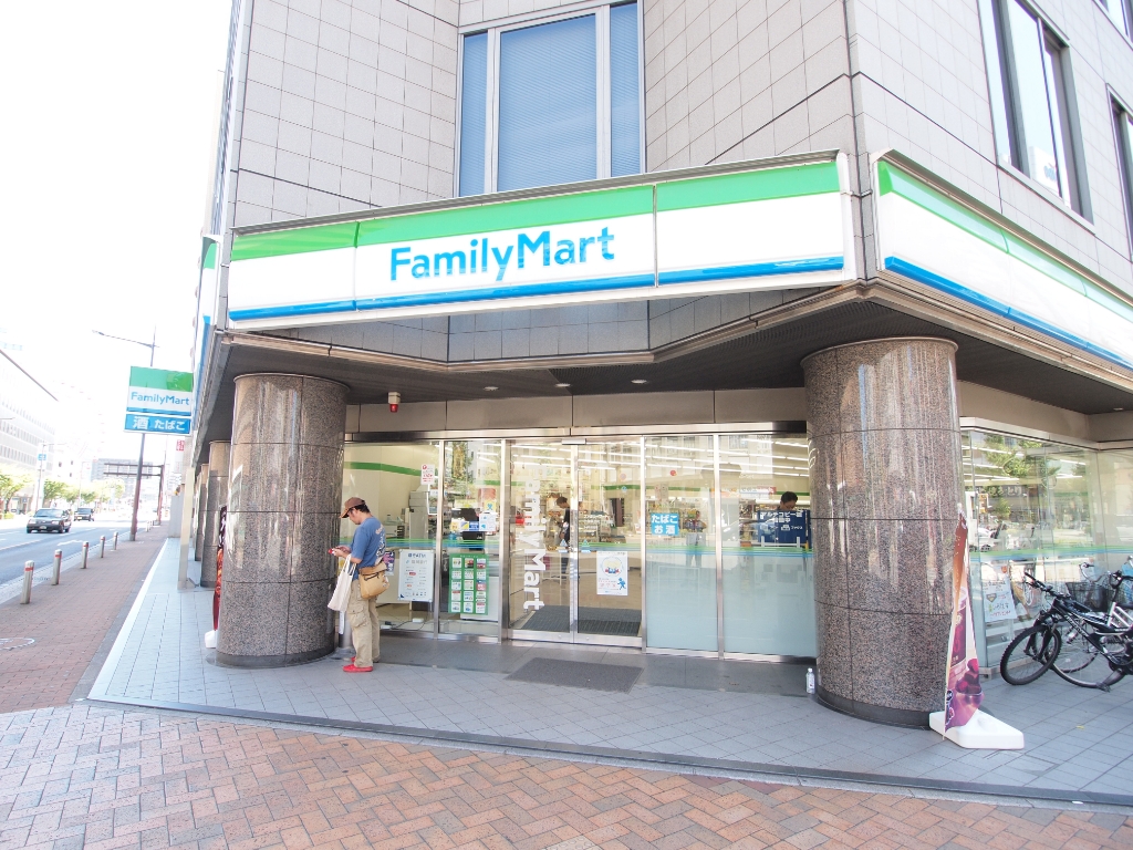 コンビニ　ファミリーマート 小倉鍛冶町二丁目店（コンビニ）まで144m