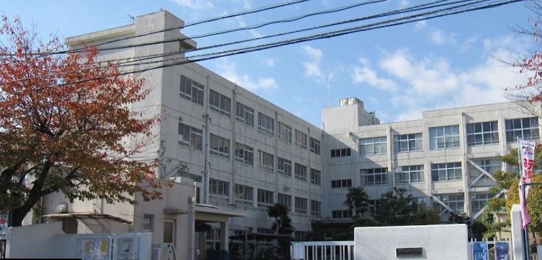 小学校　高槻市立郡家小学校（小学校）まで232m