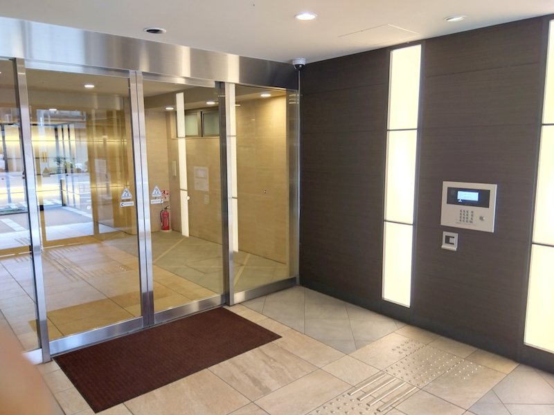 エントランス　オートロック×防犯カメラ☆