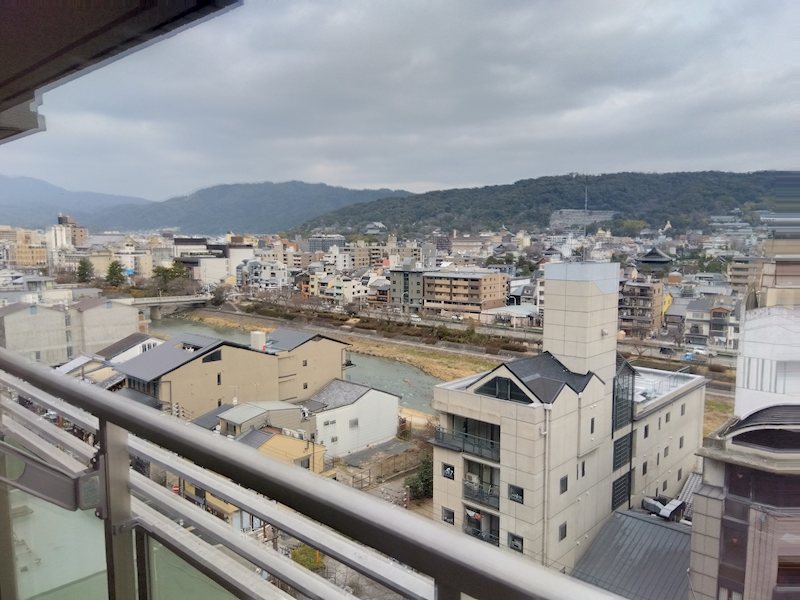 眺望　10階ベランダから鴨川が望めます☆