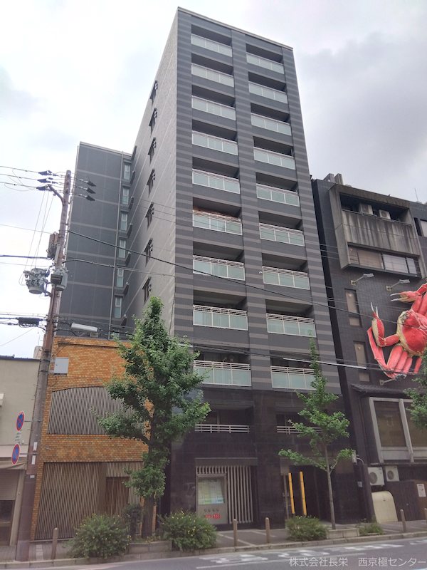 建物外観　11階建て10階のお部屋になります