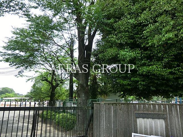 小学校　上尾市立平方小学校（小学校）まで422m