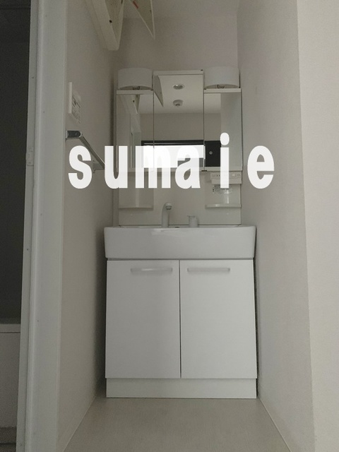 洗面設備　洗面化粧台。