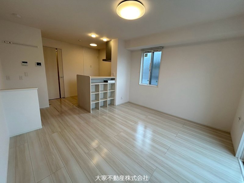 居室・リビング　※別部屋写真の為イメージ。左右反転です。