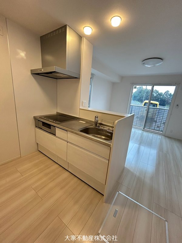 キッチン　※別部屋写真の為イメージ。左右反転です。