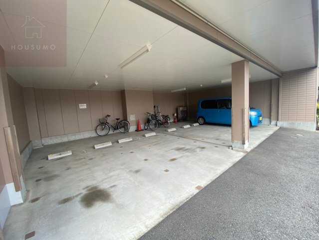 駐車場　毎日通るロビーはこのようになっています