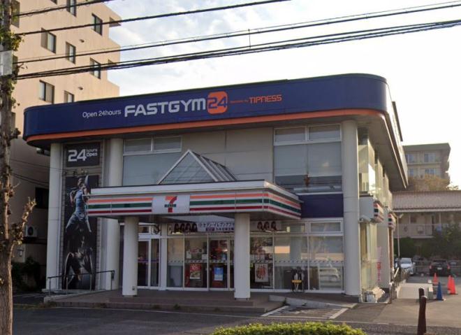 コンビニ　セブンイレブン（コンビニ）まで517m
