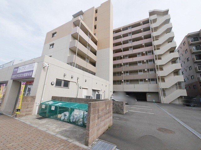 建物外観　外観タイル張りです