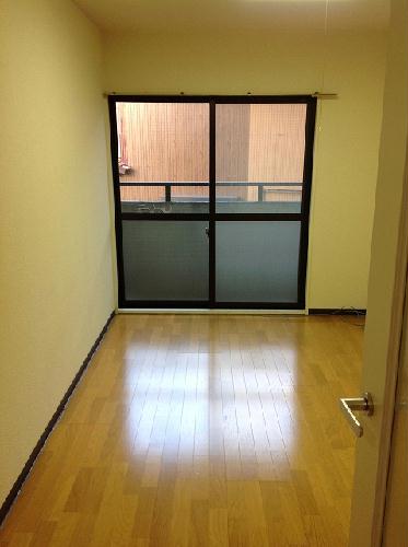 居室・リビング　家具家電無しの部屋です。