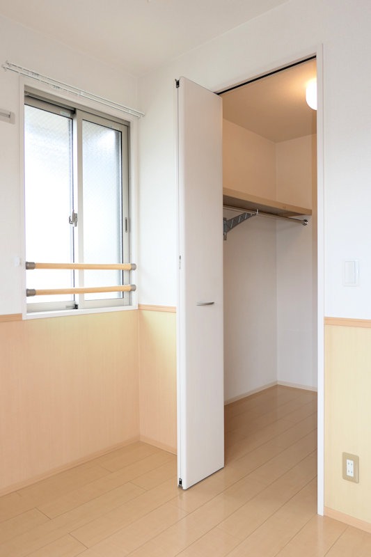 収納　ウォークインクローゼットは奥行があって収納力◎