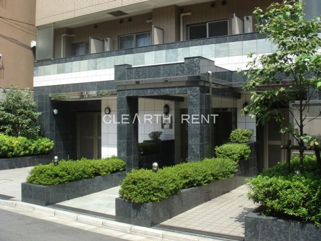 エントランス　植栽が美しいエントランス